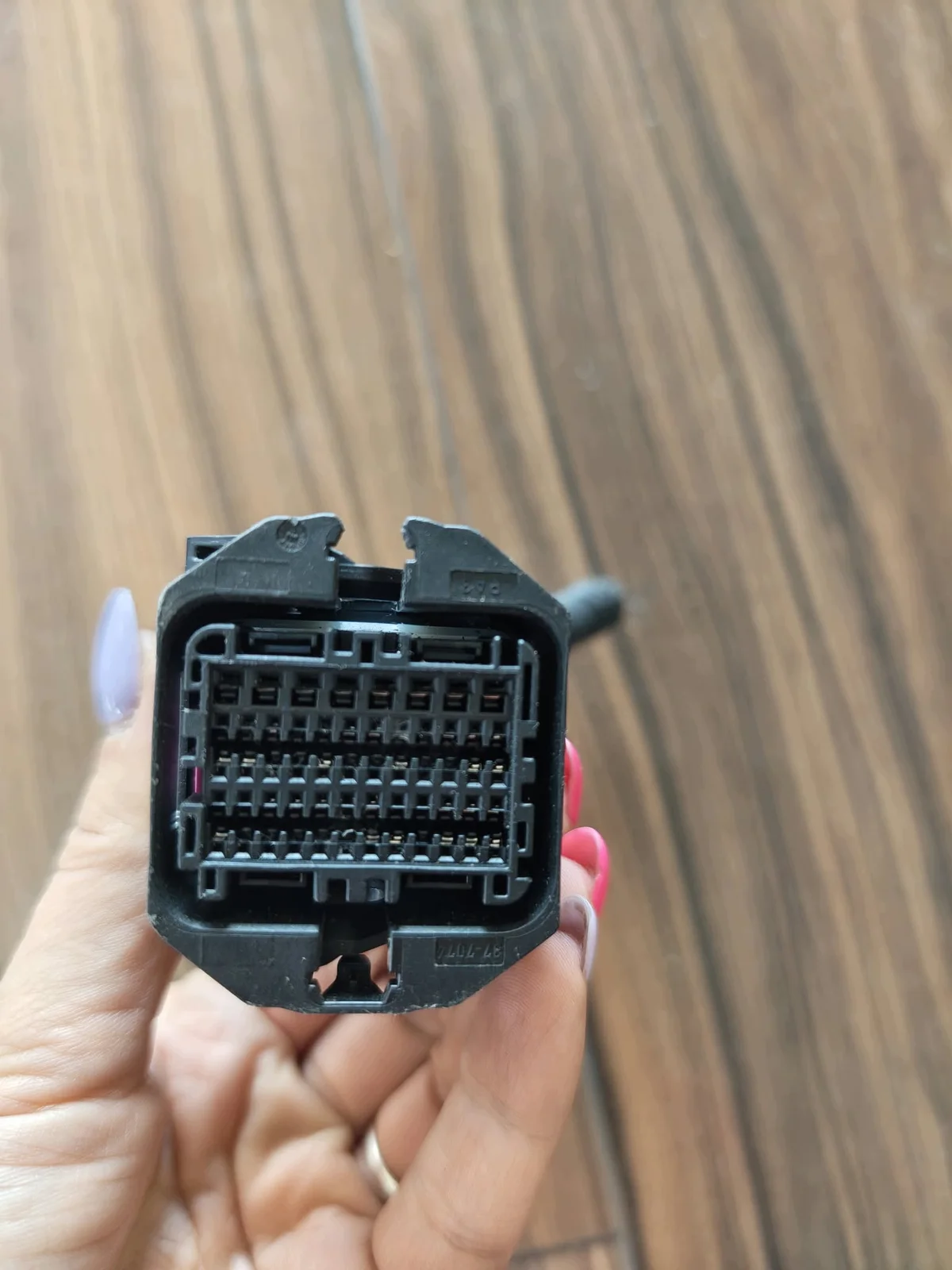 VW UP Connector 1S0973056A image 3