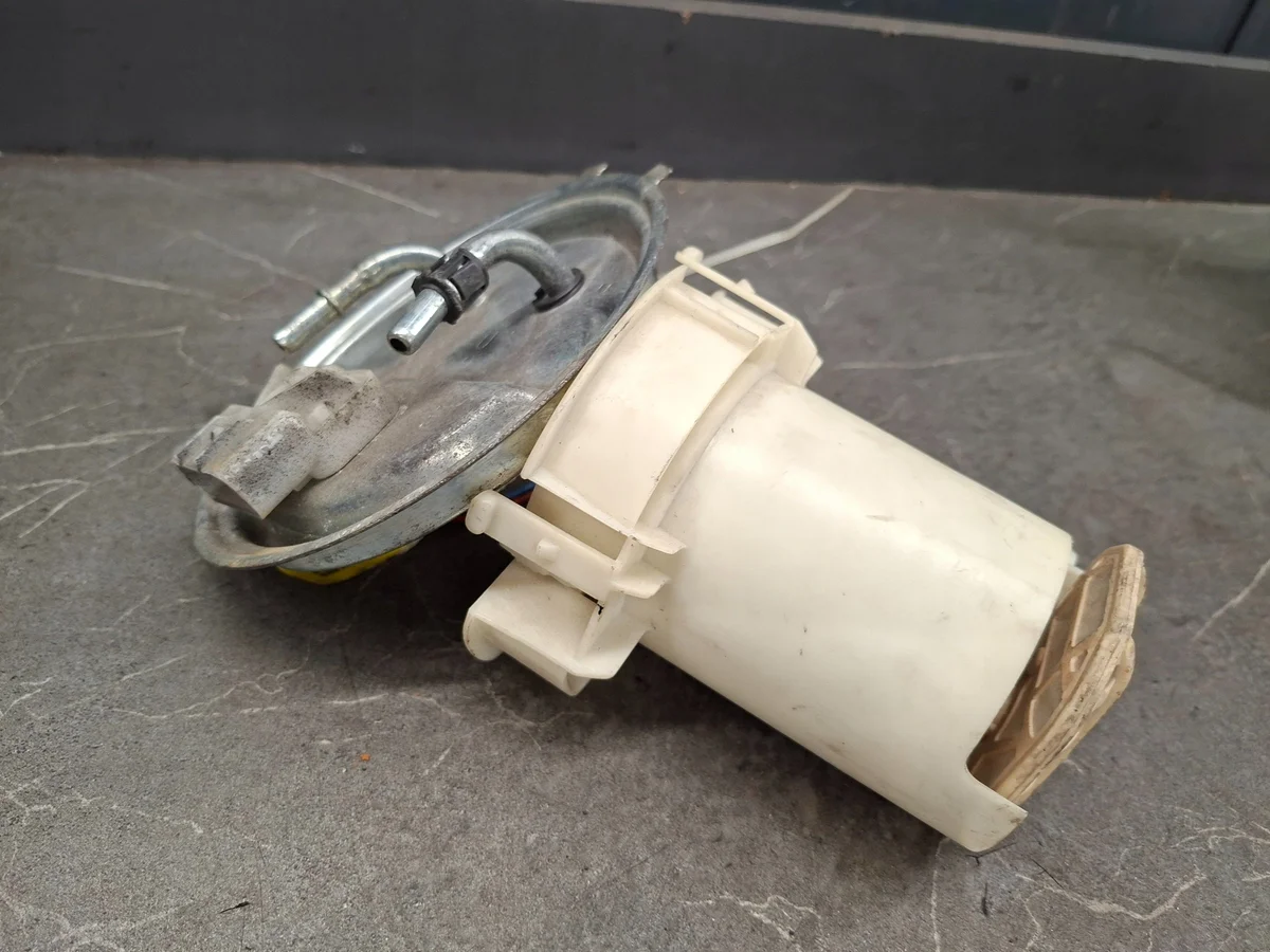 Bränslepump Opel Vectra B 2.2 90499403