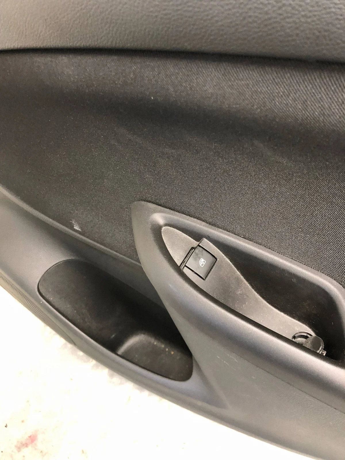 Seitenverkleidung Tür hinten rechts Opel Astra K 2514589 image 4