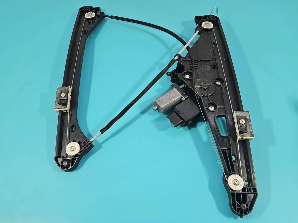 Lève-vitre avant droit Peugeot 5008 II 9830389280
