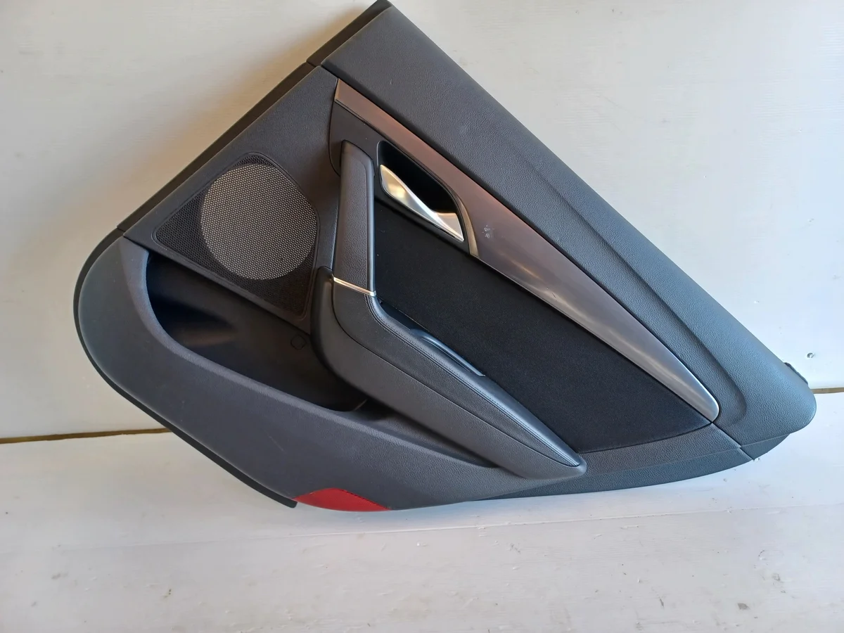 Revestimento Porta Traseira Direita Hyundai i40 83380-3Z000