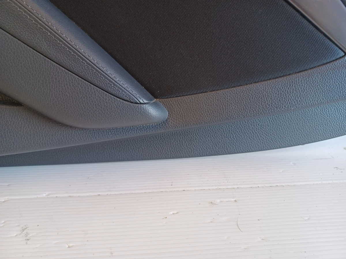 Panneau de porte arrière droit Hyundai i40 83380-3Z000