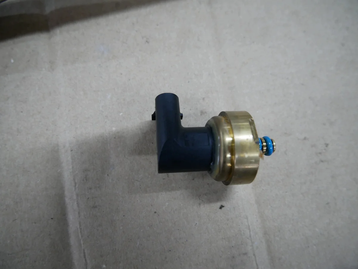Sensor de Pressão de Combustível Mercedes C180 CGI 0009051100