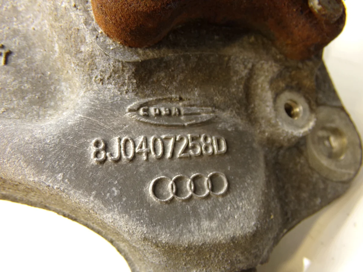 Audi TT 8J jarrulevyn laakerin kääntövarsi image 4