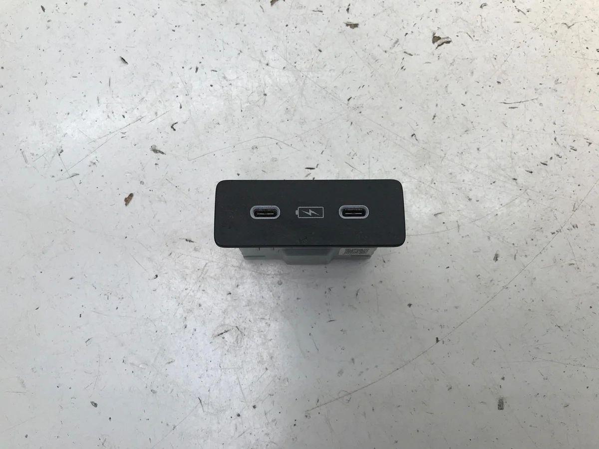 Tomada USB-C Dupla Honda ZR-V 8A350-TJB-A013-M1