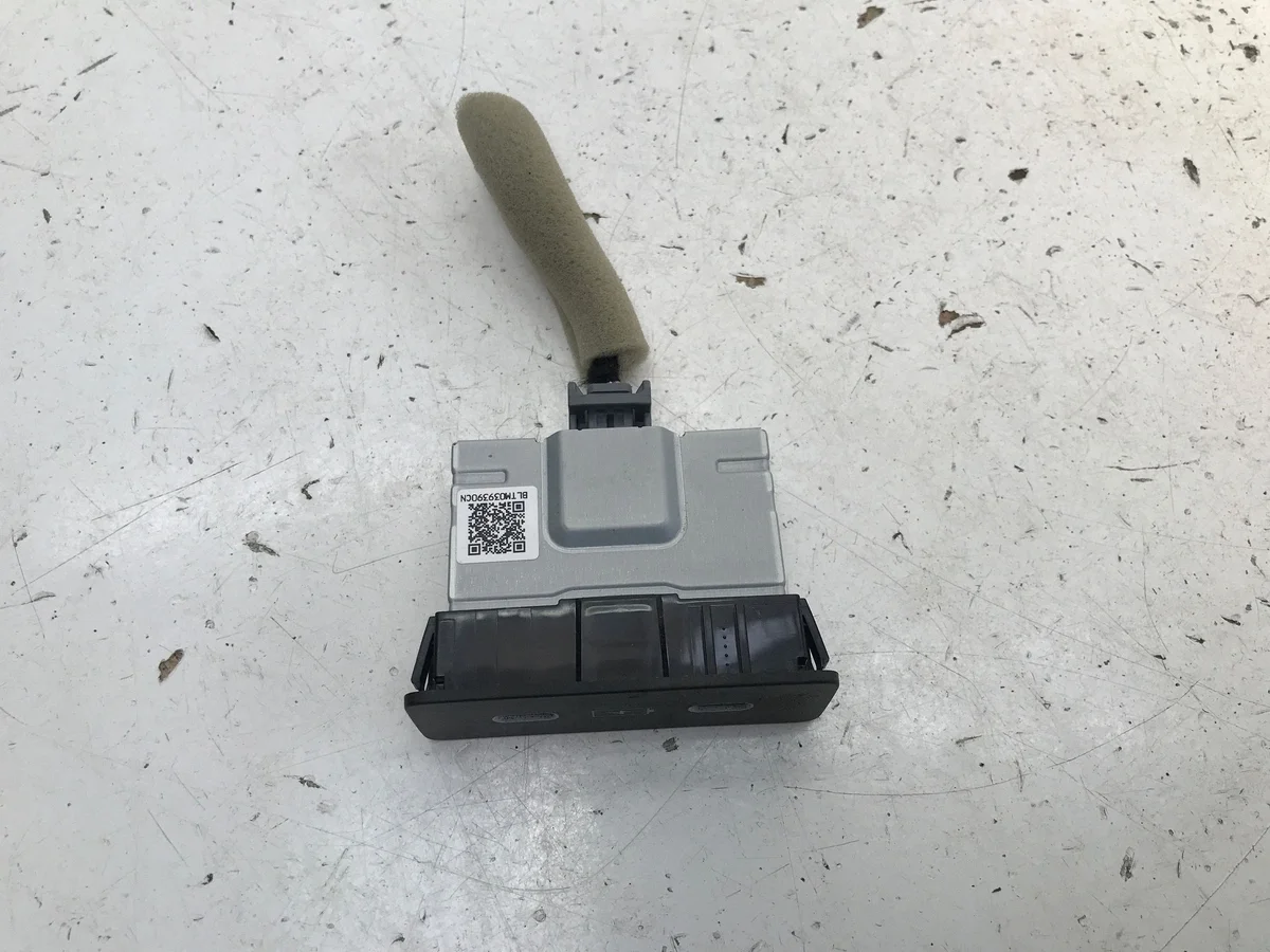 Port USB-C double Honda ZR-V 8A350-TJB-A013-M1