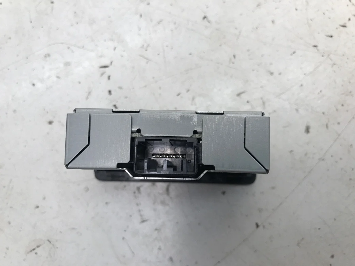 Honda ZRV USB-C latauspistoke 8A350-TJB-A013-M1 image 4