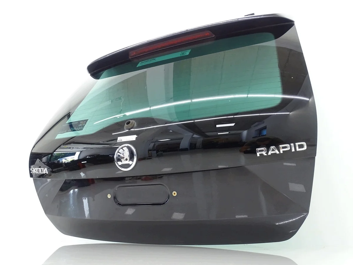 Skoda Rapid takaluukku lasilla