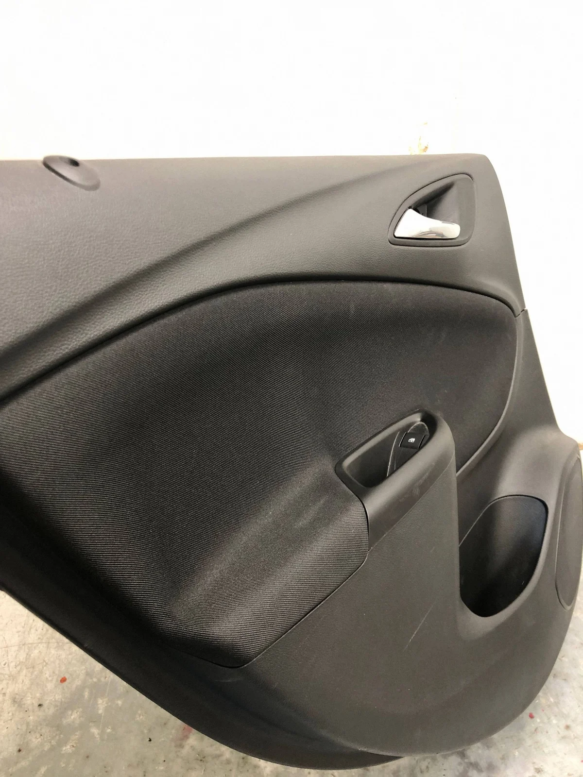 Seitenverkleidung Tür hinten links Opel Astra K Kombi 2514588 image 3