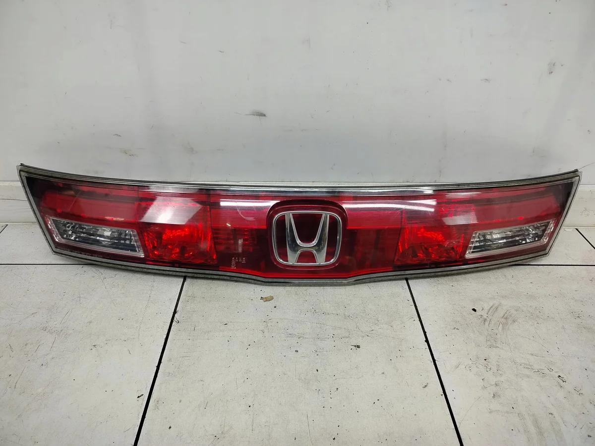 Honda Civic VIII UFO Bakluckelista OEM UFOBLENDA