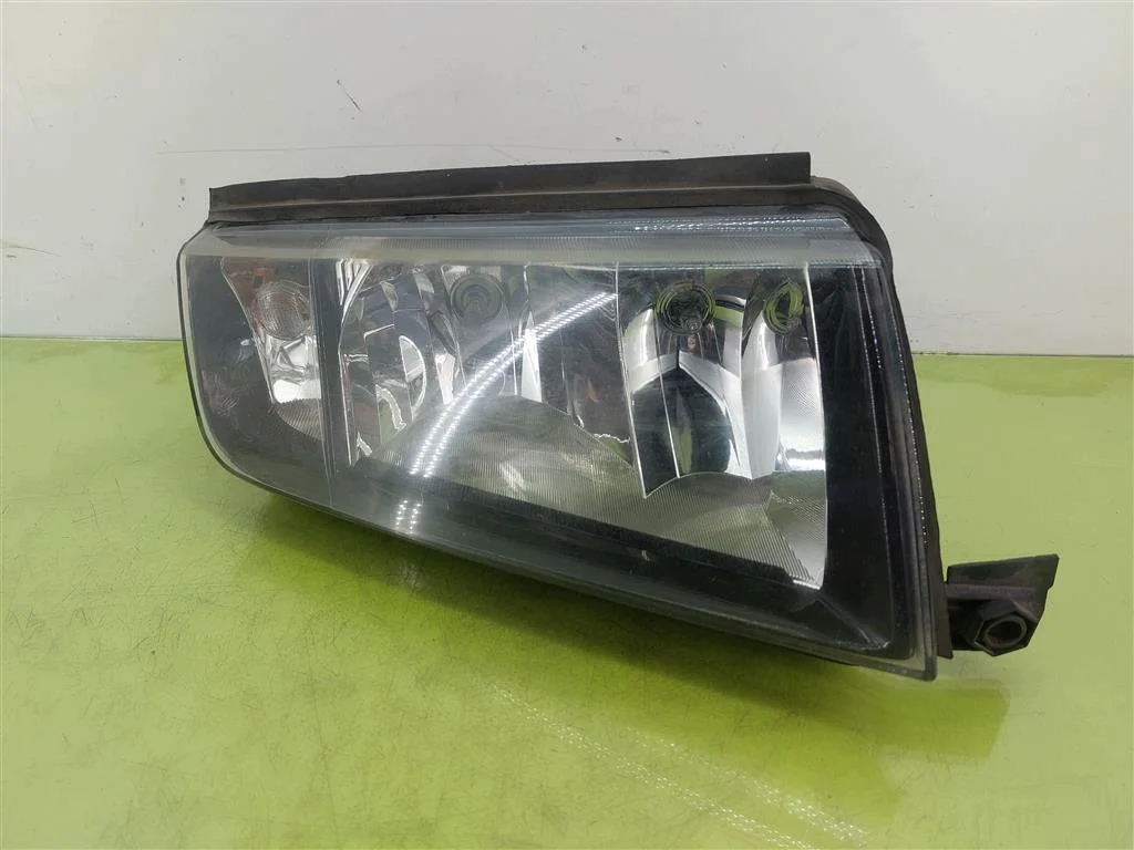 Faro delantero derecho Skoda Fabia I 086651105RM