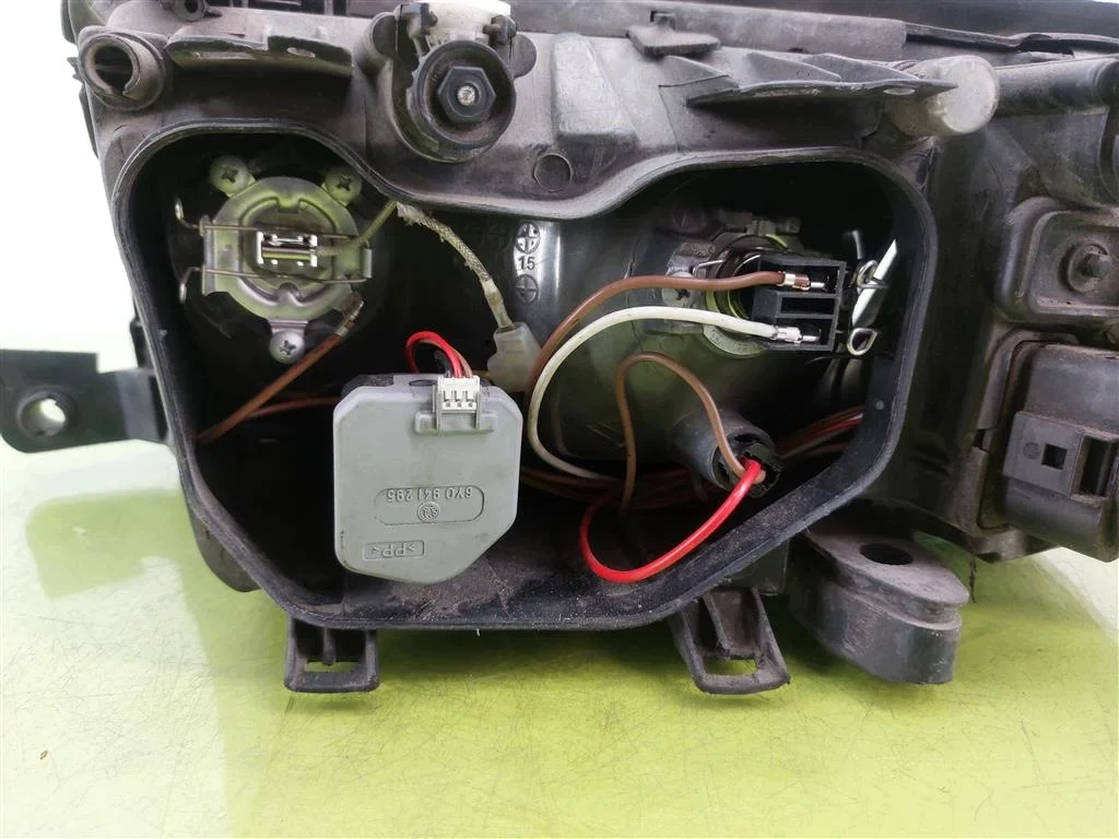 Faro delantero derecho Skoda Fabia I 086651105RM image 4