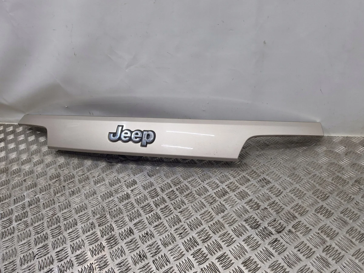 Jeep Grand Cherokee Kennzeichenleiste 1WD55TRMAD image 4