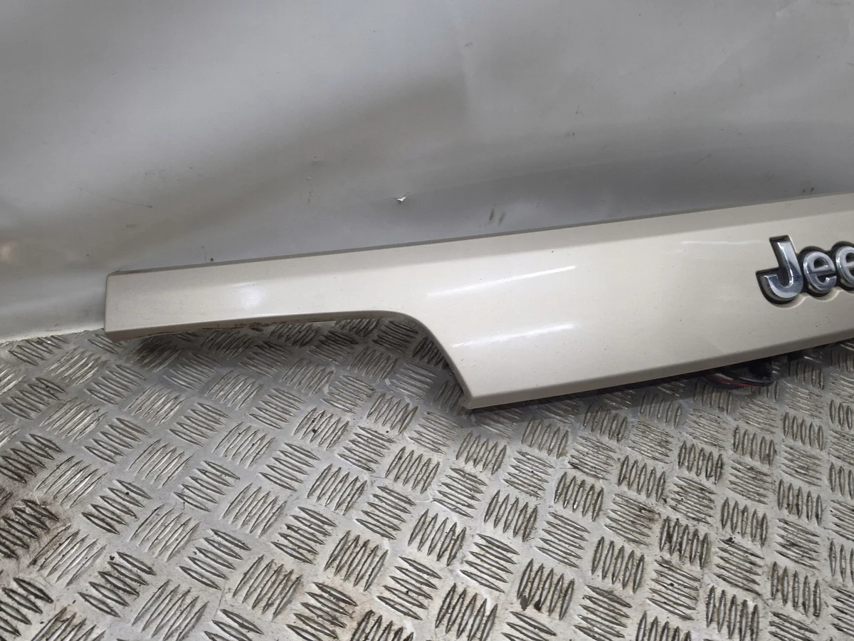 Jeep Grand Cherokee Kennzeichenleiste 1WD55TRMAD image 5