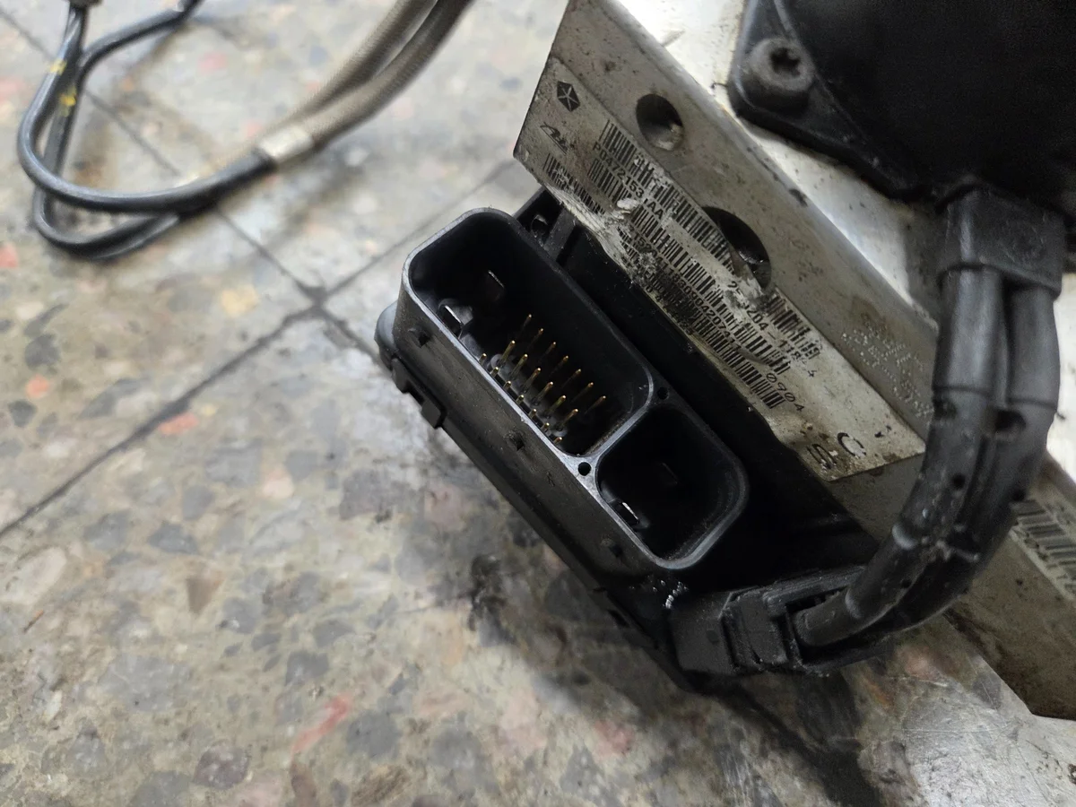 ABS-Pumpe Dodge Grand Caravan IV 3.8 V6 04781547AC image 3