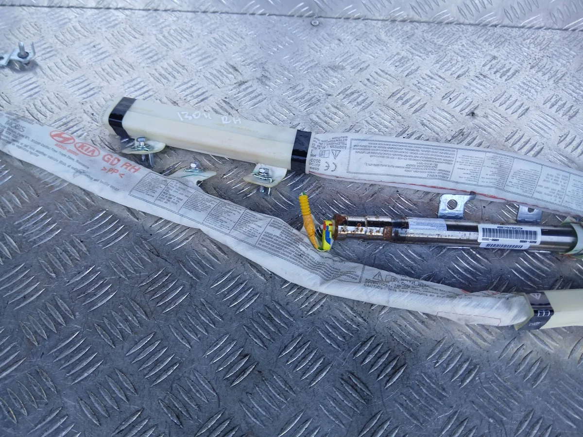 Hyundai i30 II Airbag-Vorhang Rechts image 3