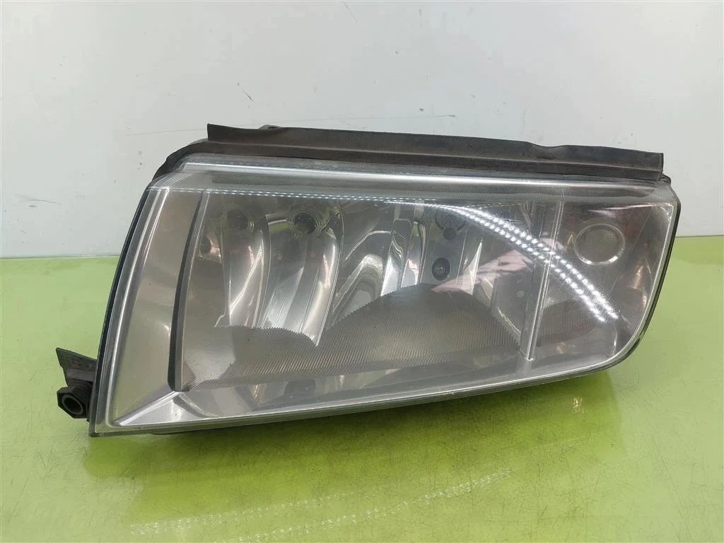 Farol Esquerdo Skoda Fabia I 246365