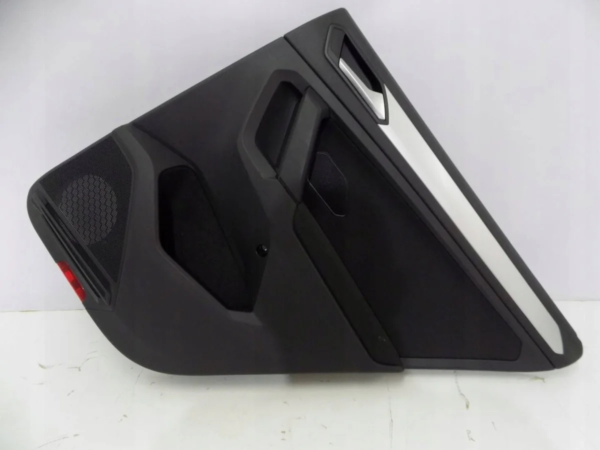 Garniture latérale arrière droite VW Tiguan 5NA QHU1641