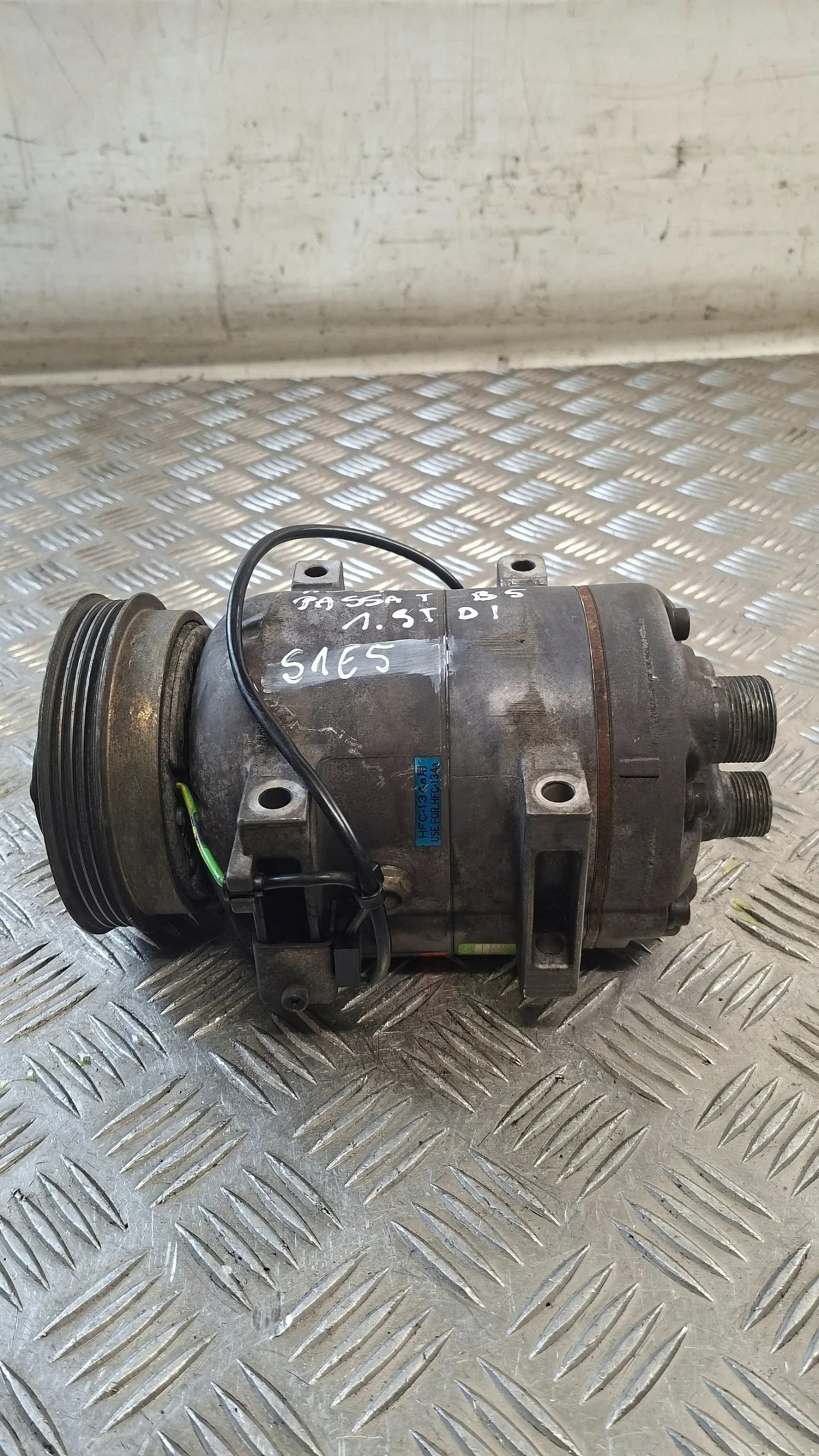 Klimakompressor VW Passat B5 8D0260805D image 3