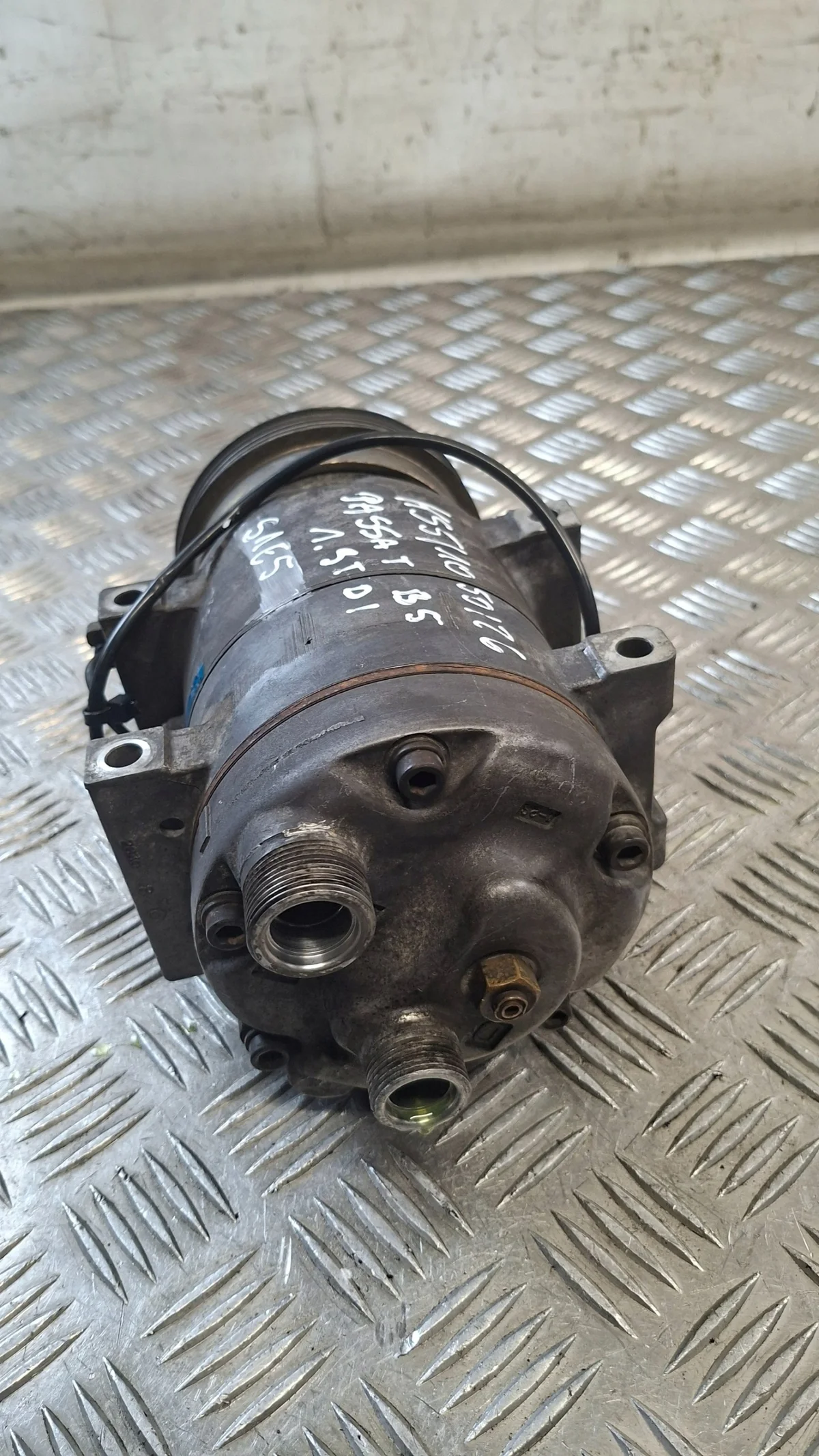 Klimakompressor VW Passat B5 8D0260805D image 4