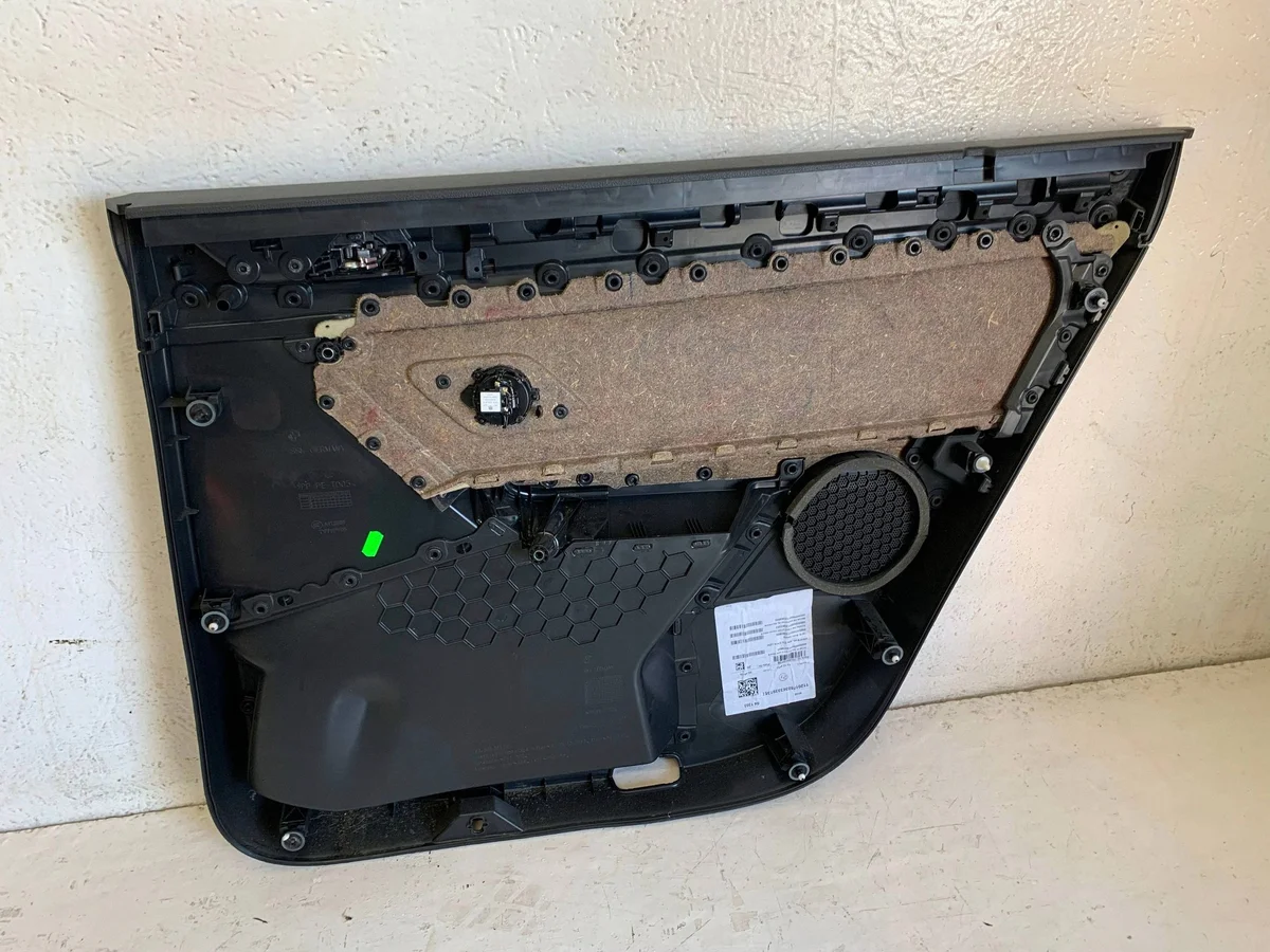 VW Touran ovipaneeli vasen takaosa OEM 0000001123780 image 6