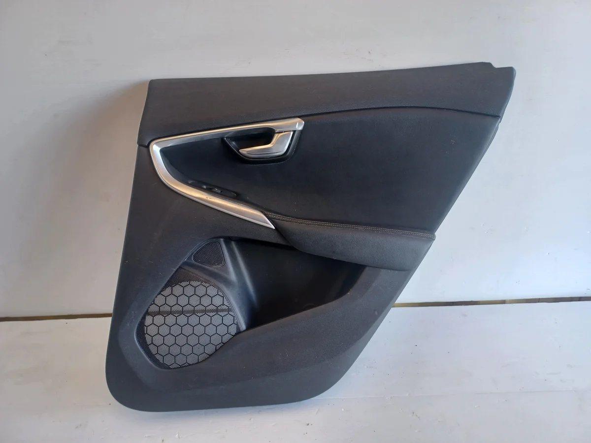 Panneau de porte arrière droit Volvo V40 II 1319941