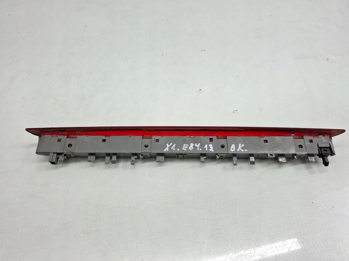 BMW X1 E84 2012 3ème feu stop OEM 90018294 image 4