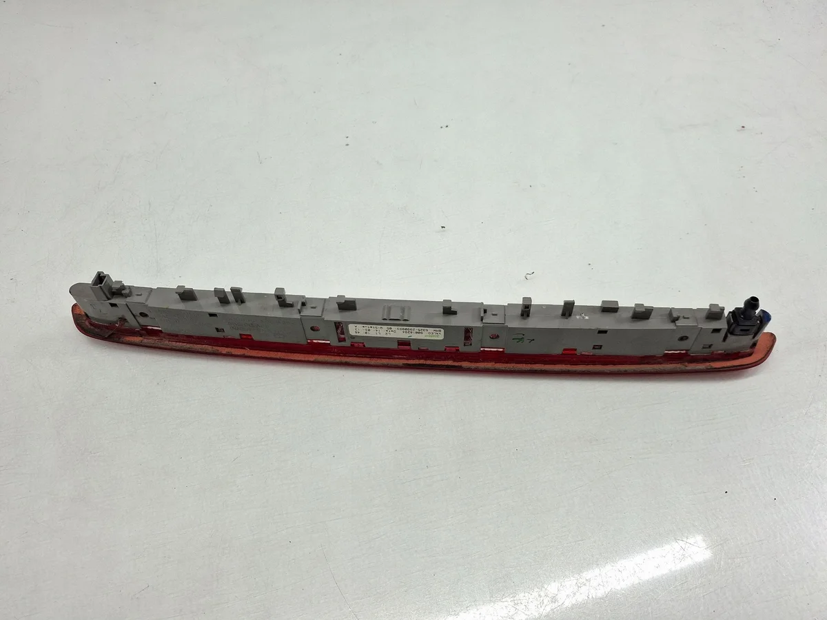 BMW X1 E84 2012 3ème feu stop OEM 90018294 image 5