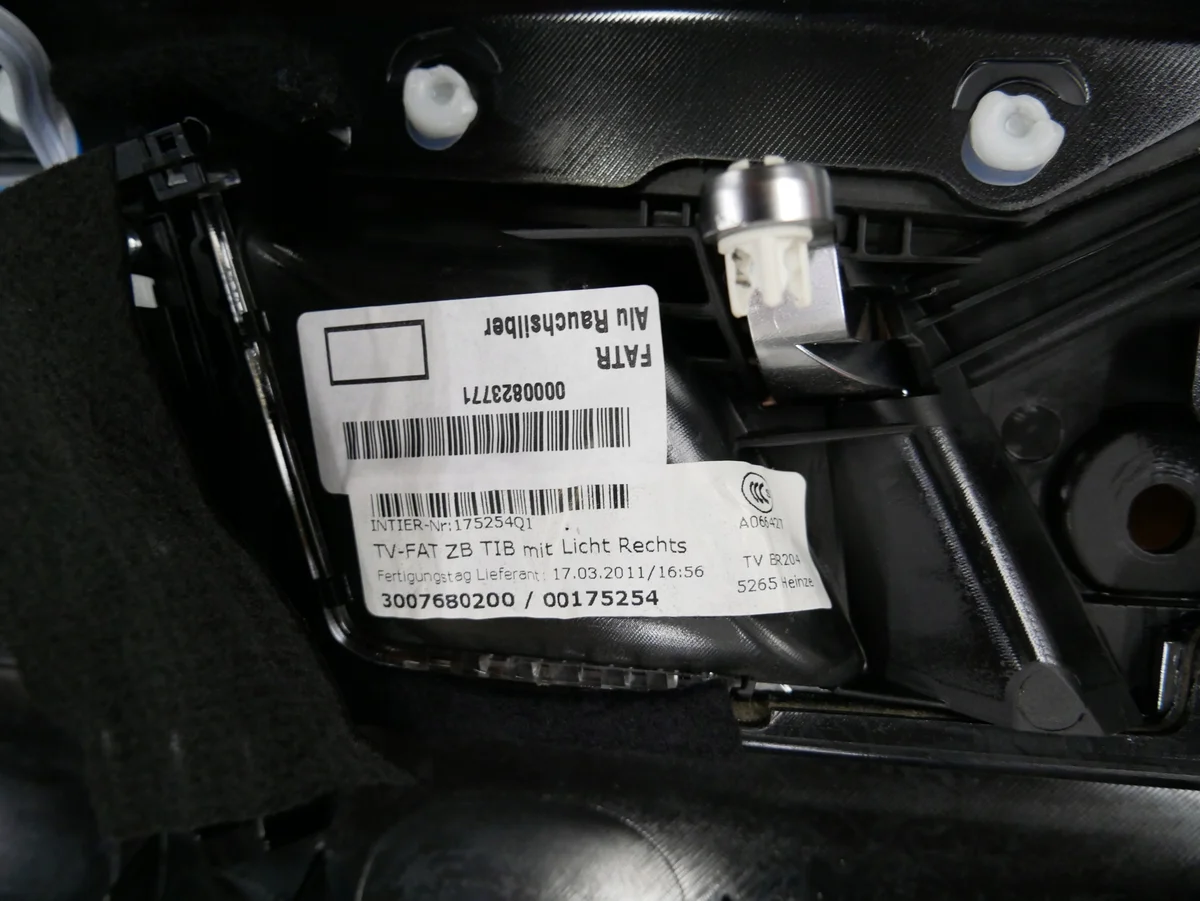 Mercedes W204 Türverkleidung Rechts Vorne image 7