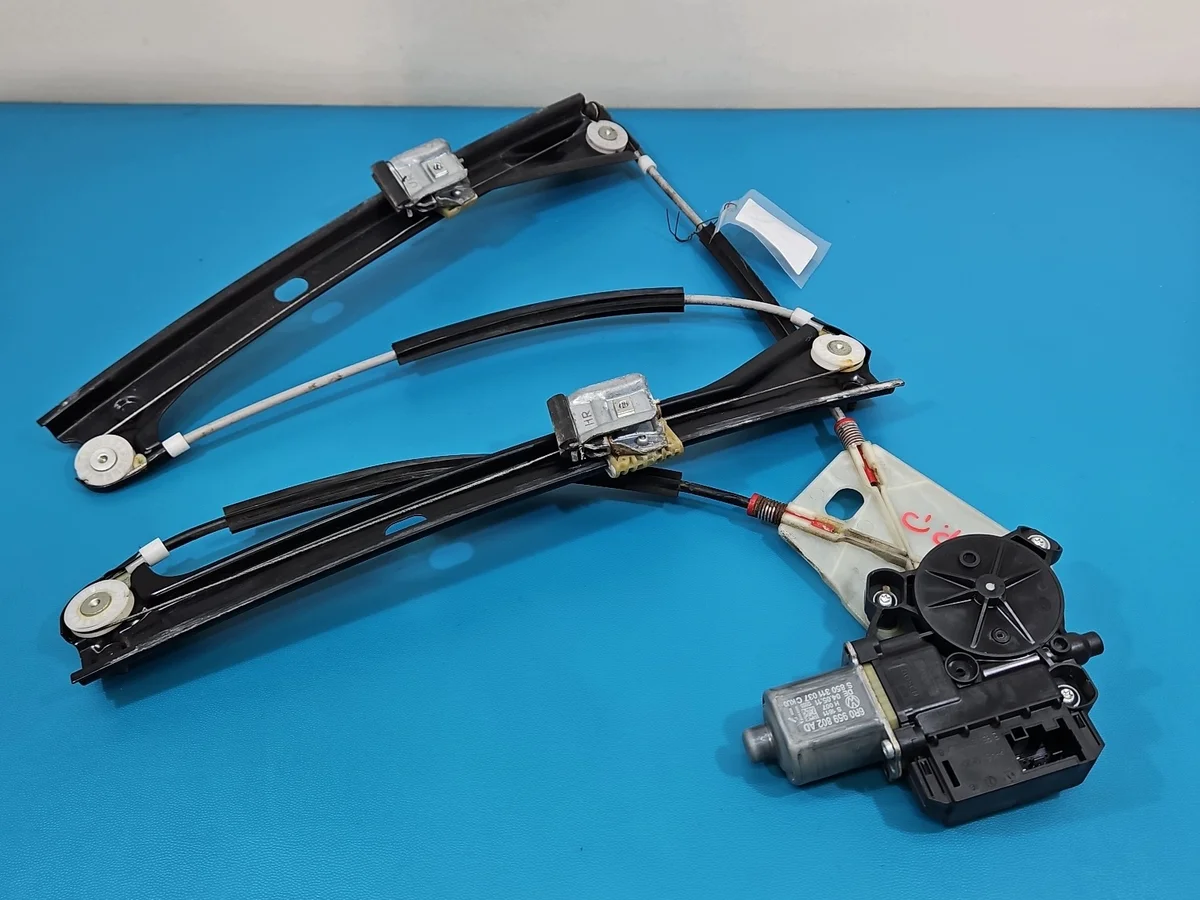Alzacristallo anteriore destro VW Polo V 6R0959802AD