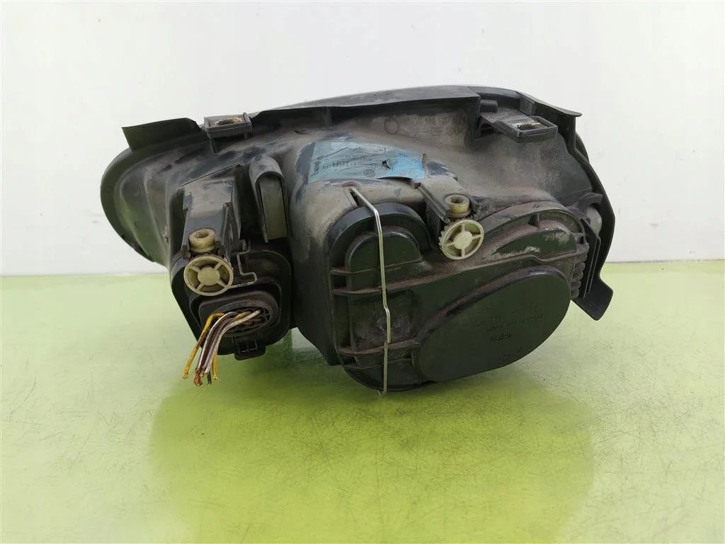 VW Golf IV ajovalopoltin oikea 1J1941016B image 8