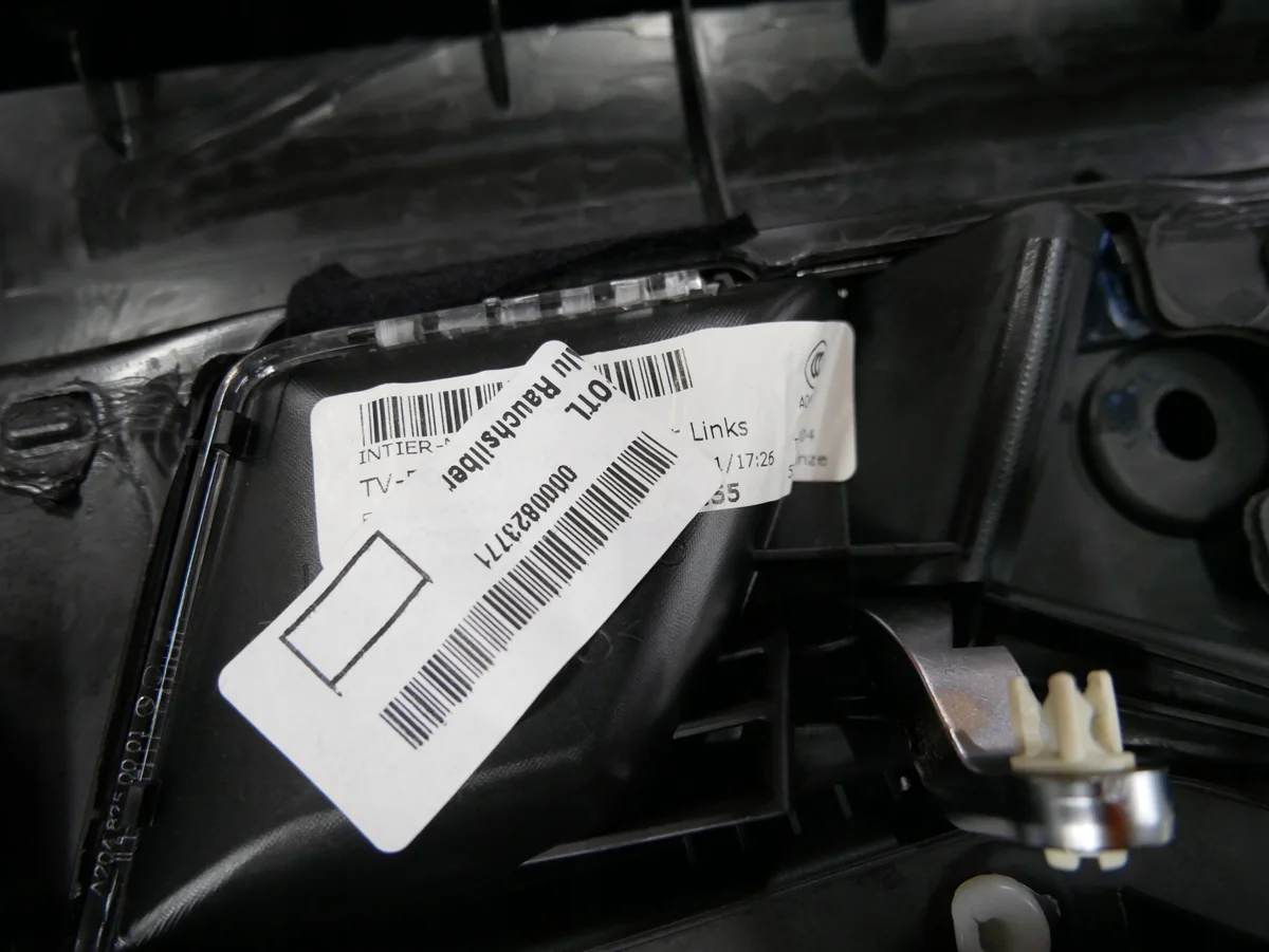 Tapicería Puerta Mercedes W204 Kombi Izq. image 6