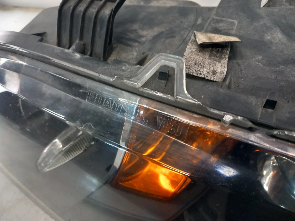 Phare avant gauche Fiat Punto OEM 89100452 image 4