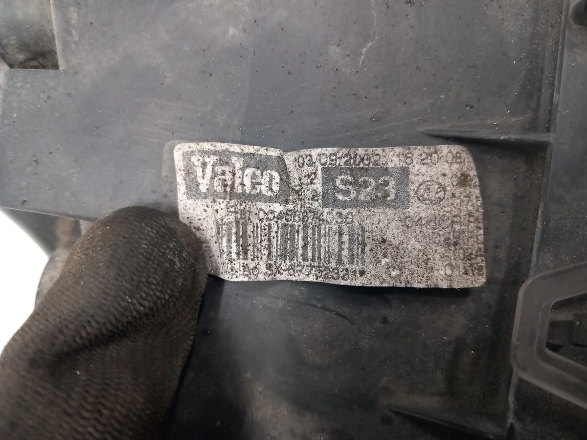 Phare avant gauche Fiat Punto OEM 89100452 image 5