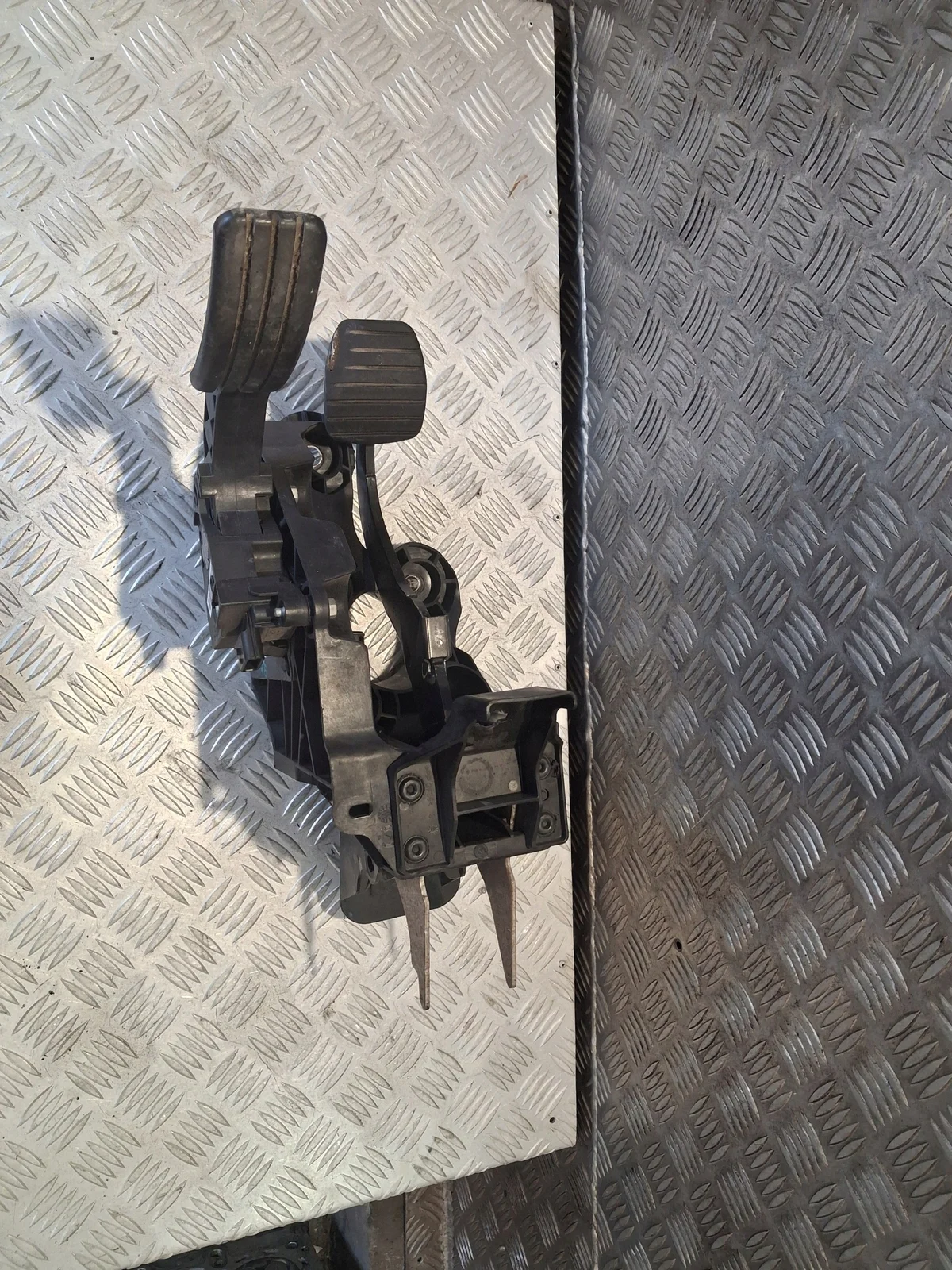 Broms- och gaspedal Opel/Renault, OEM 465018560R