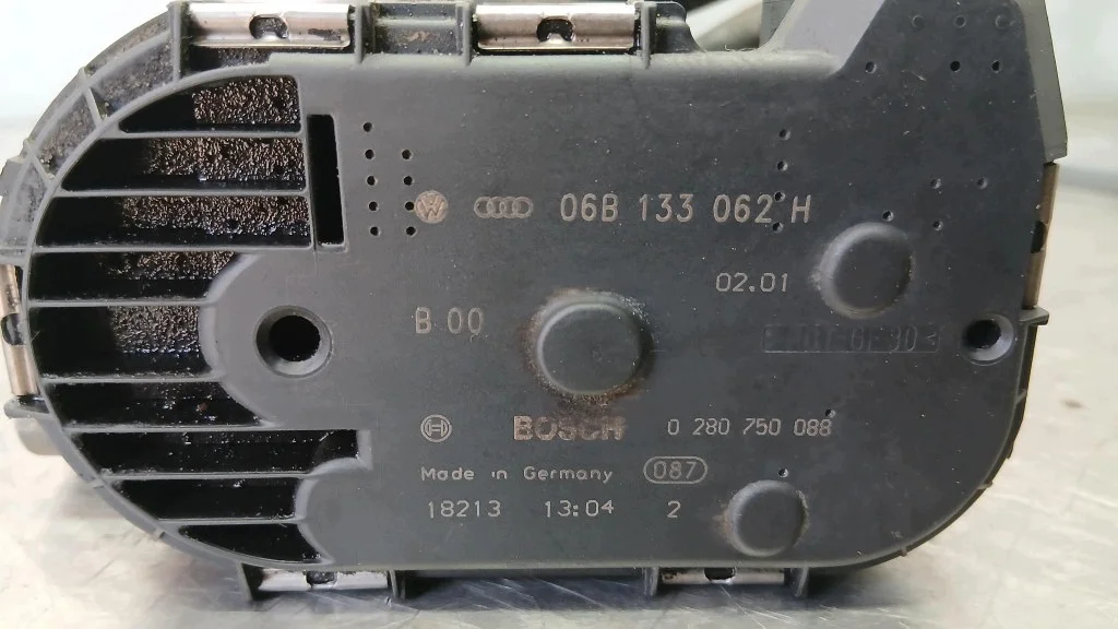 Boîtier papillon Audi A4 B6 2.0B 06B133062H image 4
