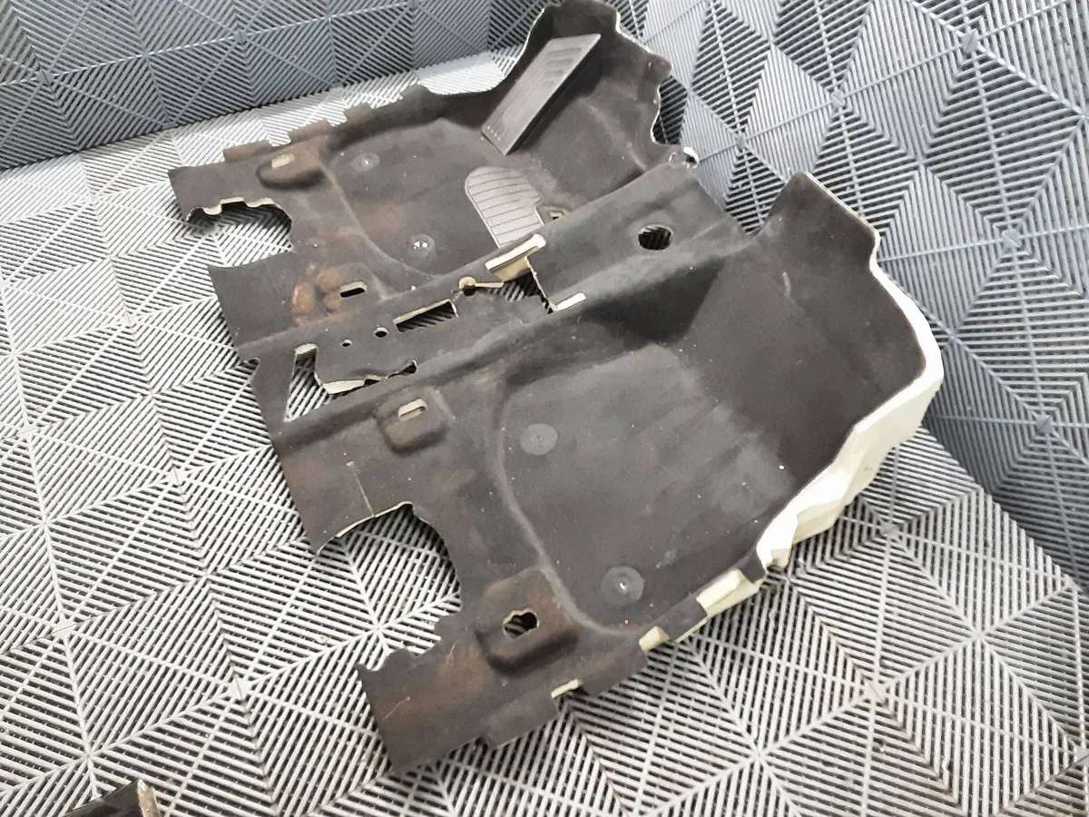 BMW X1 U11 Teppich vorne 9462329 thumbnail 3
