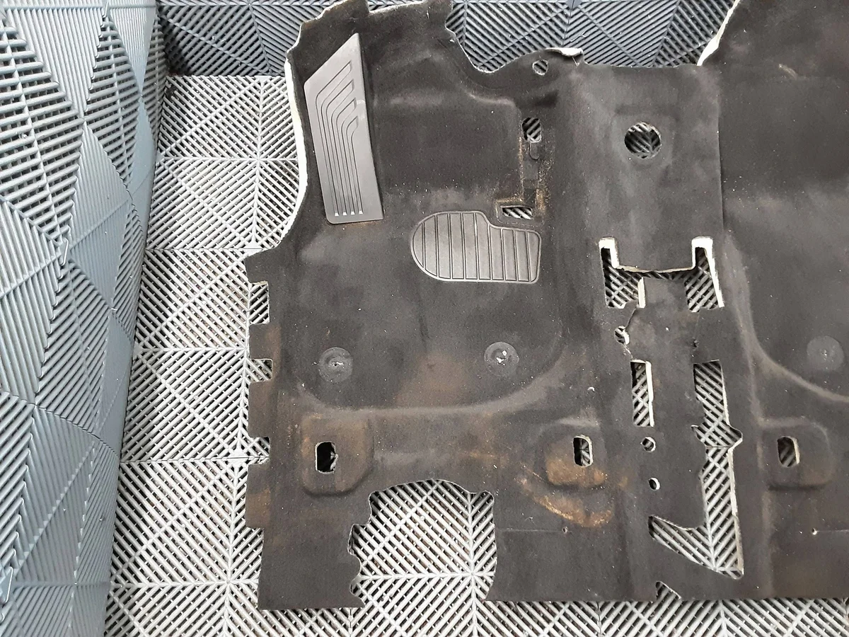 BMW X1 U11 Teppich vorne 9462329 thumbnail 4