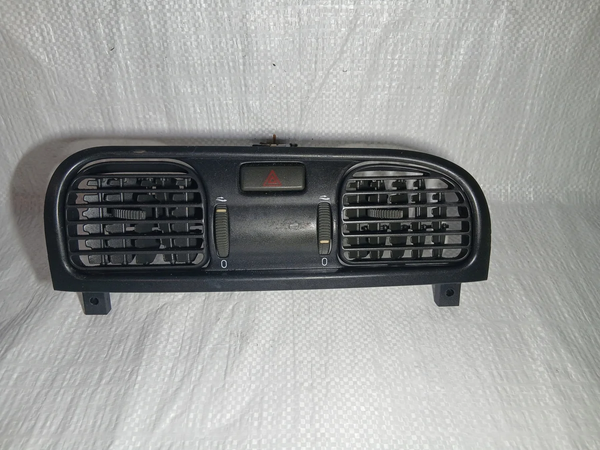 Rejilla Volvo V40 30613950