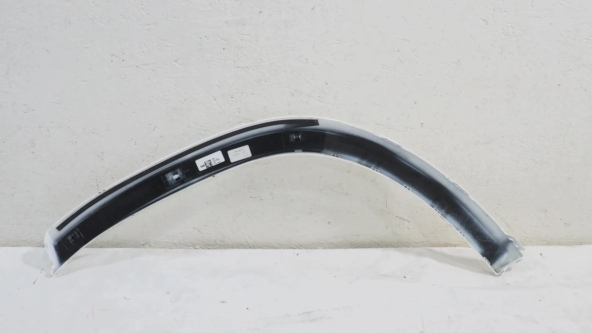 Mercedes GLA W247 A2478854110 - Friso Traseiro Direito image 3