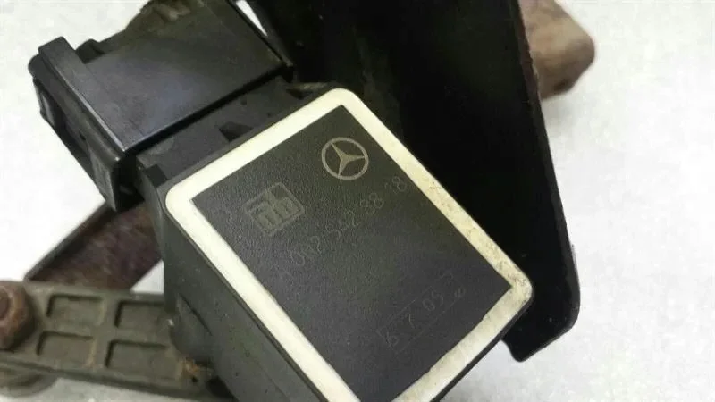 Mercedes SLK R171 Xenon Niveausensor A0025428818 thumbnail 1