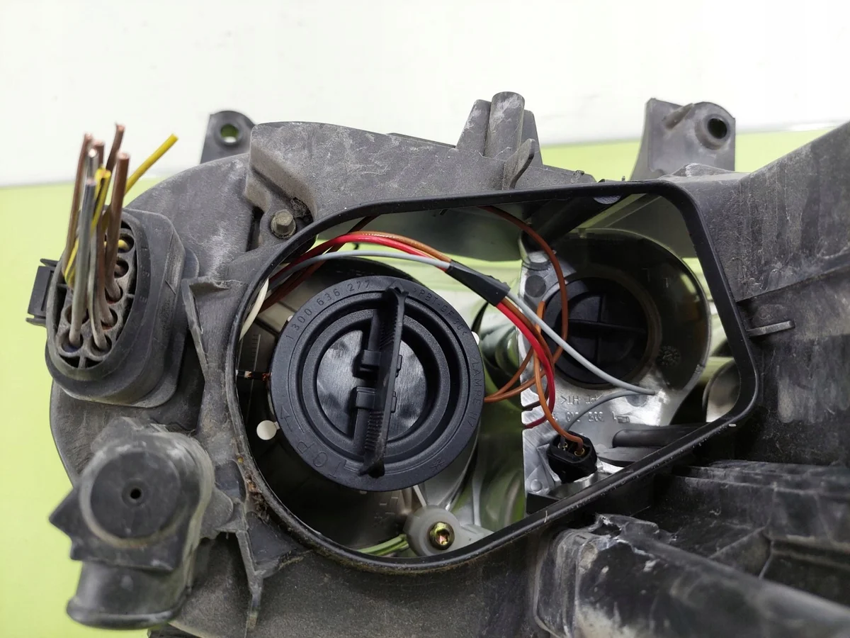 VW Touran Scheinwerfer Links 2003-2006 OEM 1T0941005D image 6
