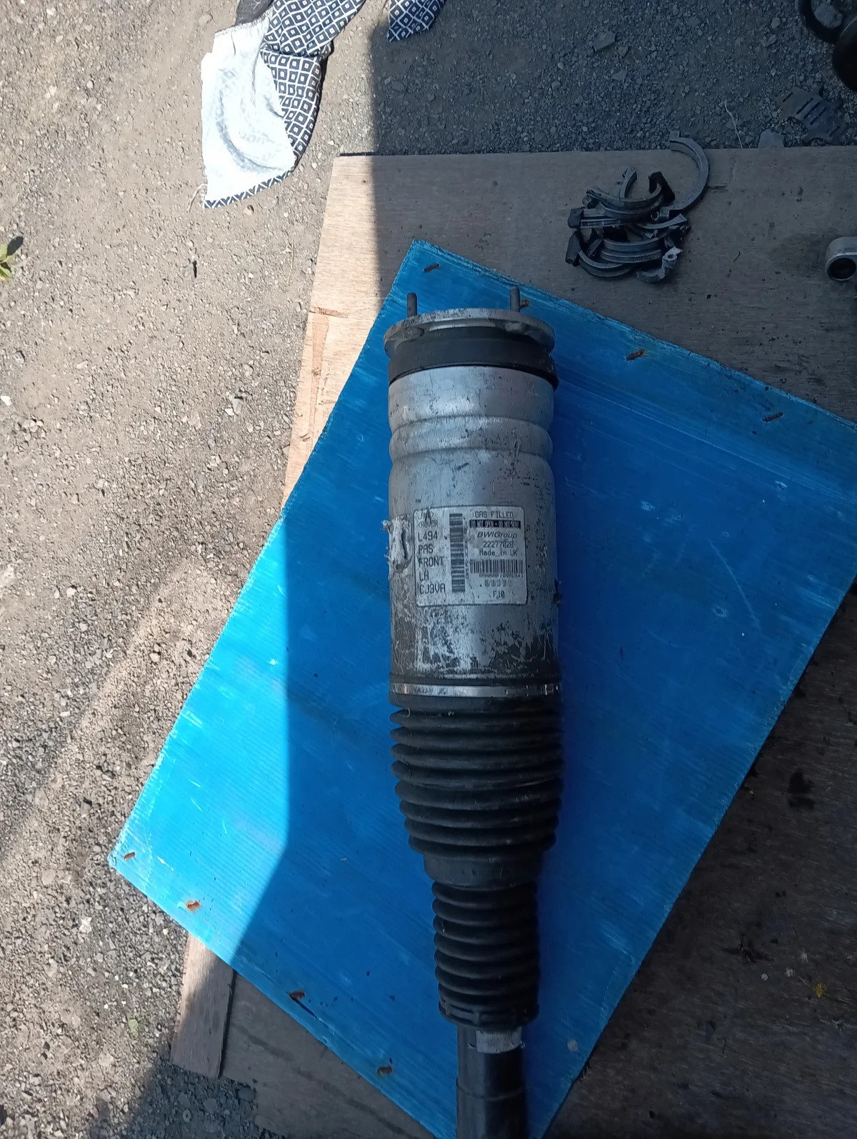 Land Rover Sport L494 Stoßdämpfer vorne links 22277028