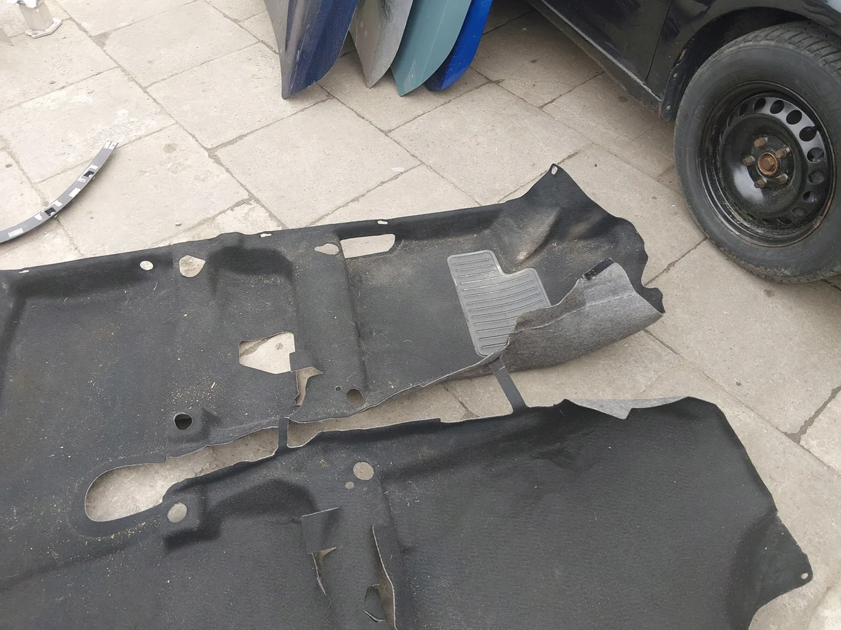 Toyota Yaris III Teppich gebraucht image 4