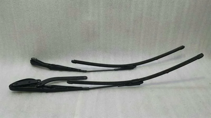 Braço limpa para-brisas Mercedes SLK R171 A1718200944 direito