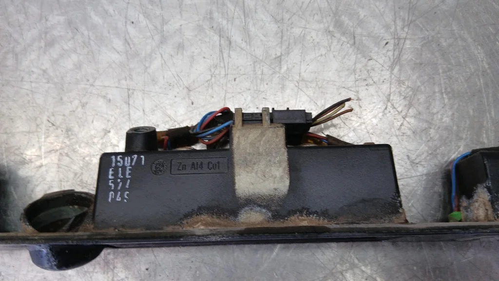 Audi A4 B6 Klappe Blende 2.0B 00-05 image 4