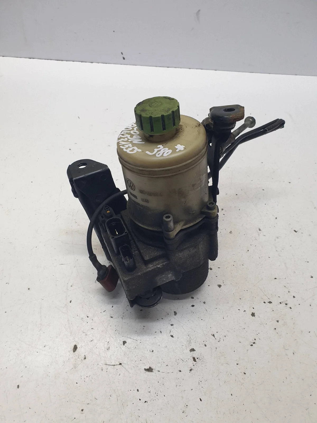 Bomba Direção Polo 9N 6Q0423155S Usada