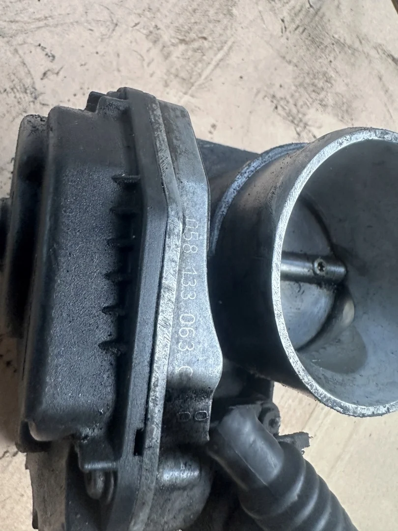 Drosselklappe Audi A4 B5 1.8T 058133063C image 3