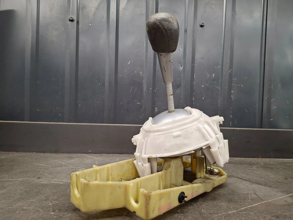 Palanca de cambios Volvo S60 2.4B 8689481