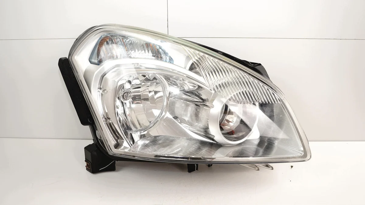 Nissan Qashqai J10 Strålkastare Höger Fram